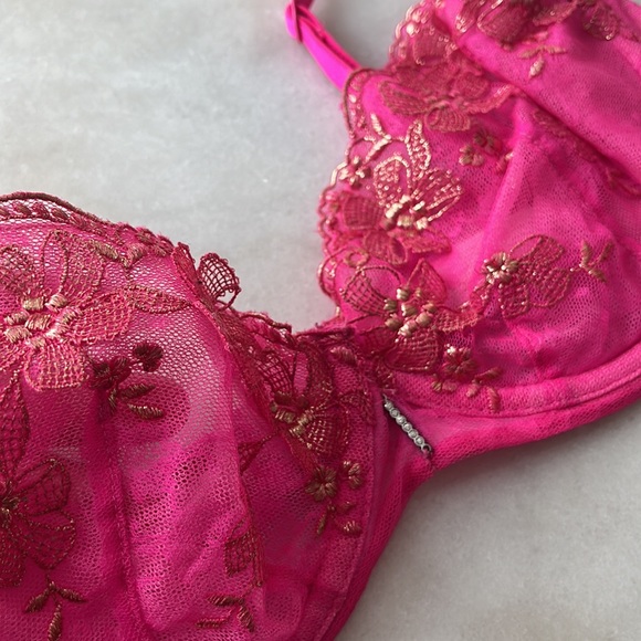 Victoria's Secret hot Pink blush Push Up Bra Gold Accents 32D Bundle of two Bras - Picture 13 of 13
